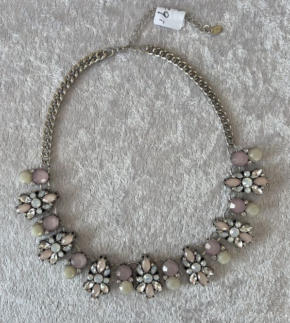 Hovedbilde 1388 - smykke i duse farger 