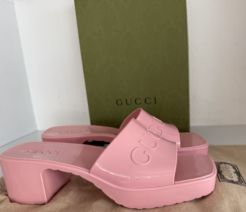 102612- GUCCI Rubber Sandal