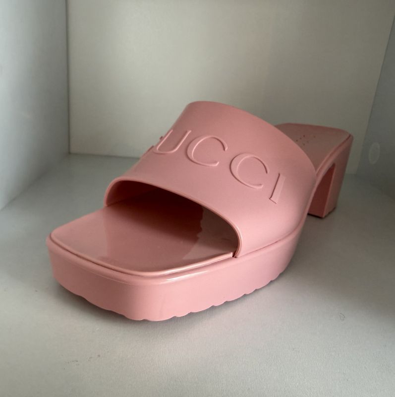 102612- GUCCI Rubber Sandal