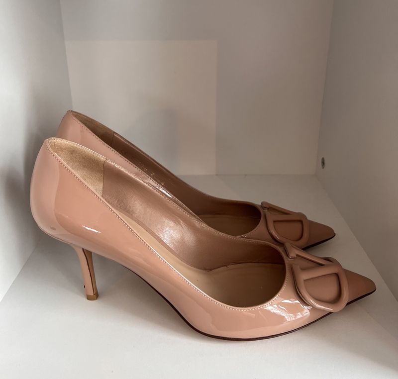 102434 - Valentino VLogo Signature Pumps 
