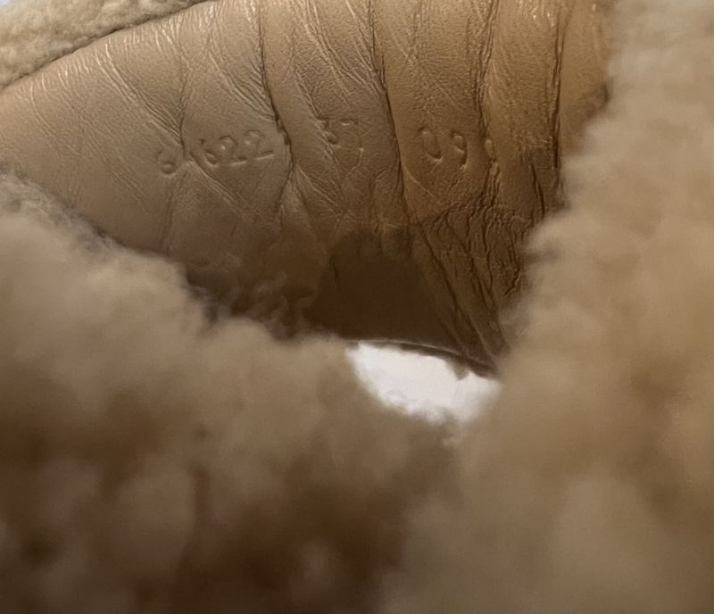 101937 - Gucci Shearling sandal