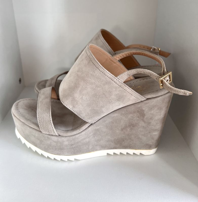 102444 - Eleventy Suede Wedges Sandals 