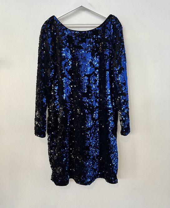 Hovedbilde 1876 - Blå paljettkjole 