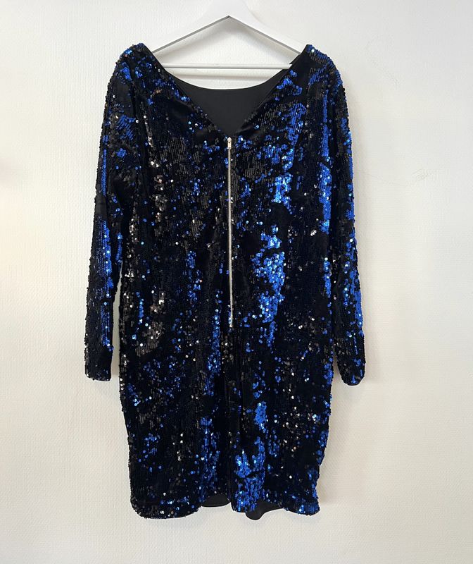 1876 - Blå paljettkjole 