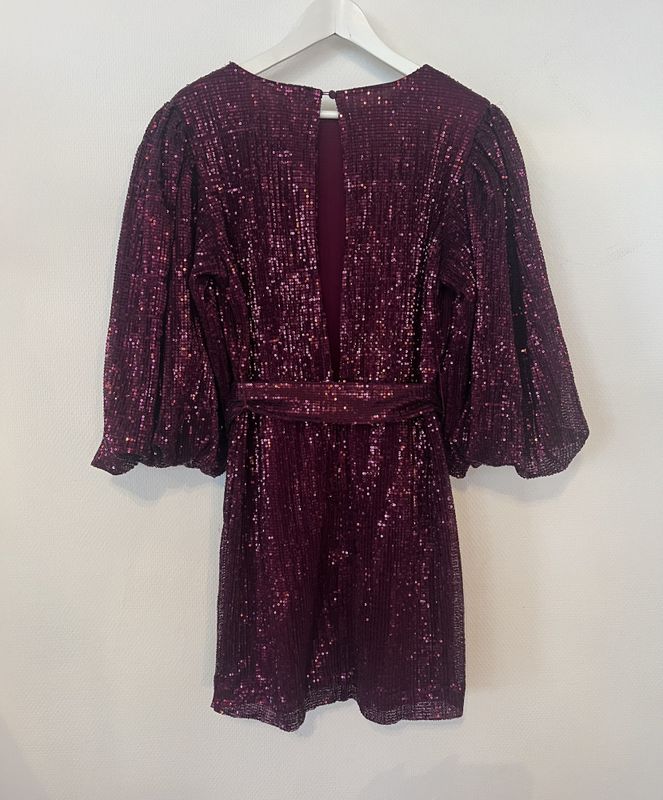 101907 - By Timo paljettkjole 